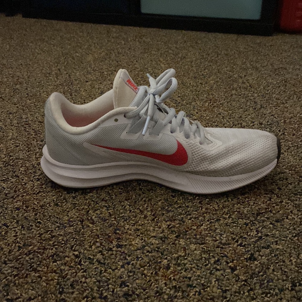 Nike Downshifter white blue running shoes Women’s Size 8 - Picture 3 of 5